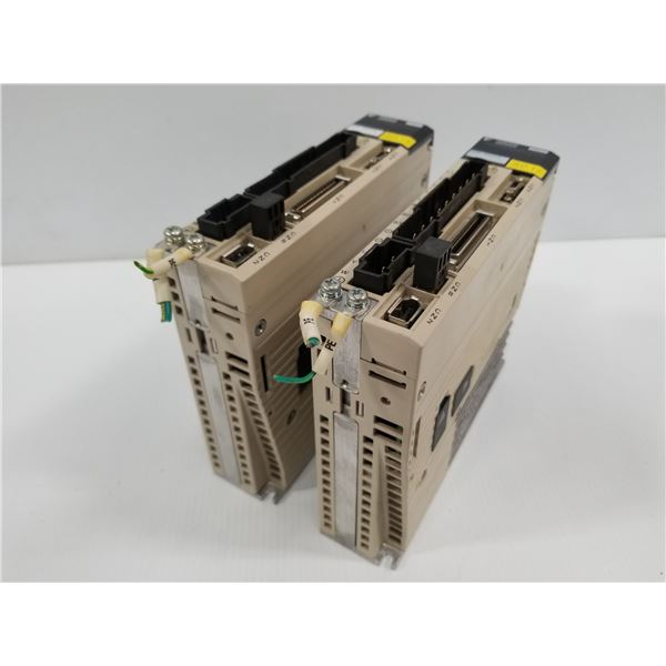 (2) YASKAWA SGDV-1R6A01A SERVOPACK AC SERVO DRIVE