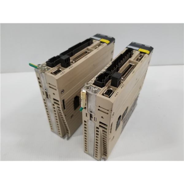 (2) YASKAWA SGDV-R90A01A SERVOPACK AC SERVO DRIVE
