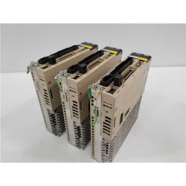 (3) YASKAWA 2R8A01A SERVOPACK AC SERVO DRIVE