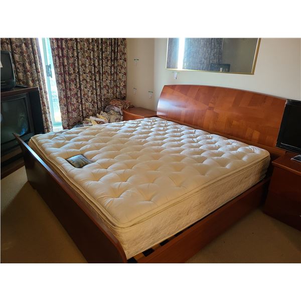 King Size Bed by Group Design C