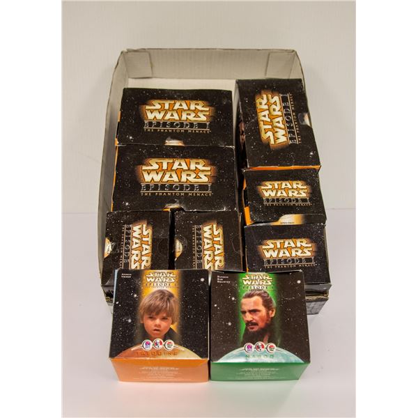 FLAT OF COLLECTIBLE STAR WARS MINI FIGURES LOT