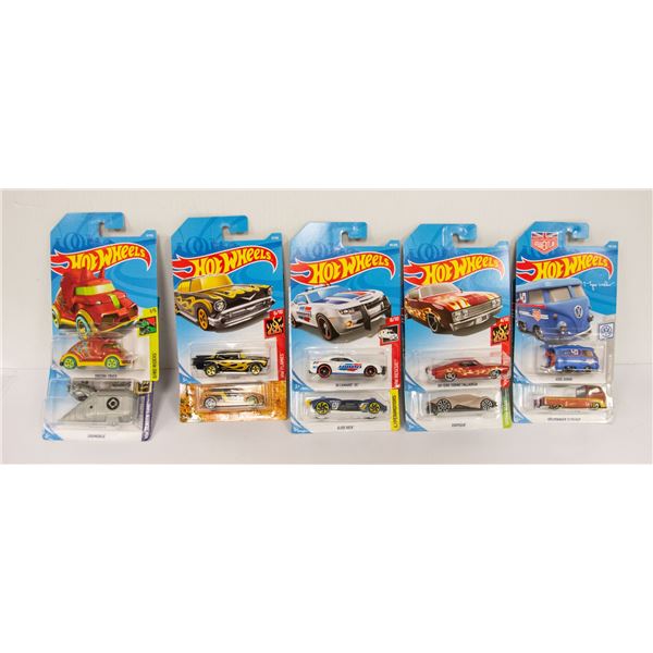 BAG OF COLLECTIBLE HOT WHEELS CARS