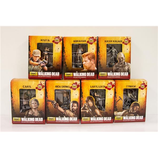FLAT OF COLLECTIBLE WALKING DEAD FIGURES