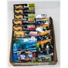 Image 1 : FLAT OF COLLECTIBLE HOT WHEELS CARS ON CARD