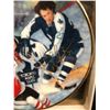 Image 2 : AUTOGRAPHED DARRYL SITTLER NHL LEGENDS COLLECTOR PLATE SERIES (LIMITED EDITION #750)