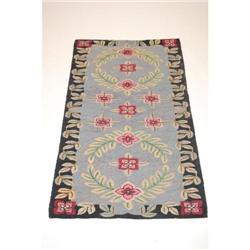 EARLY 20TH CENT. FLORAL HOOKED RUG W/ LEAF