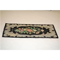 EARLY 20TH CENT. FLORAL HOOKED RUG W/ LEAF