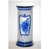 Image 1 : 24 1/2" VICTORIAN FLOW BLUE PEDESTAL EMBOS