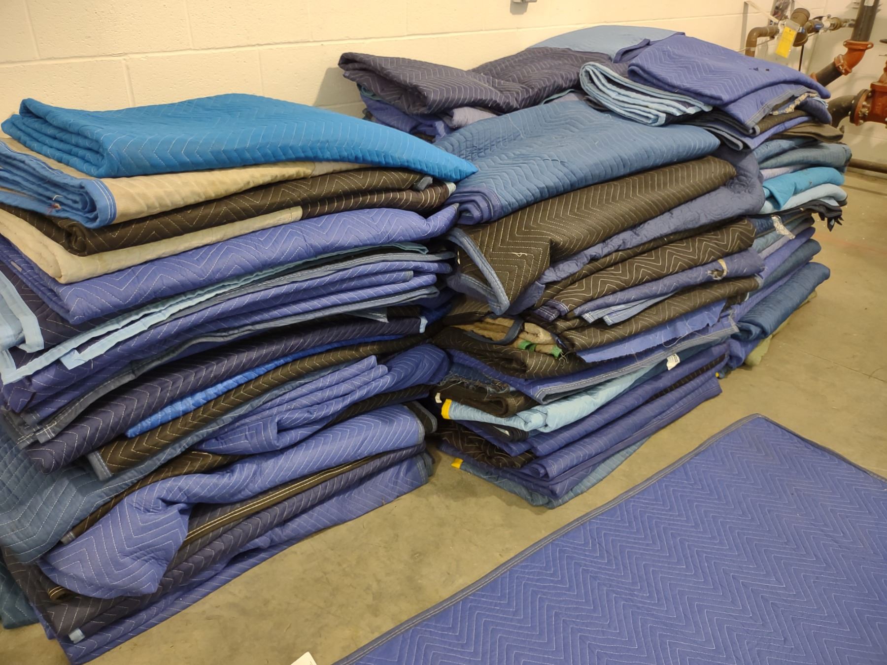 LIKE NEW STANDARD SIZE QUILTED FURNITURE MOVING PADS (x10)