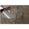 Image 1 : Silver Round Tables