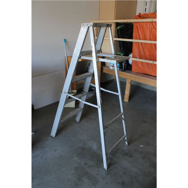 4ft Step Ladder