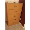 Image 3 : 5 Drawer Dresser 2 Single Mattresses Foam and Blankets Dresser 25" x 16" x 43.5"