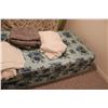 Image 6 : 5 Drawer Dresser 2 Single Mattresses Foam and Blankets Dresser 25" x 16" x 43.5"