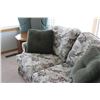 Image 5 : (2X THE MONEY) Floral Couch and Loveseat with Pillows