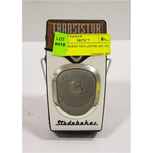 STUDEBAKER TRANSISTOR AM / FM RADIO