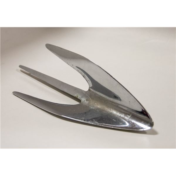 PARTIAL LARK / CHAMP HOOD ORNAMENT