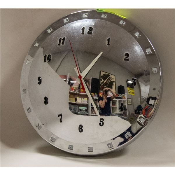 STUDEBAKER UNIQUE HUBCAP CLOCK