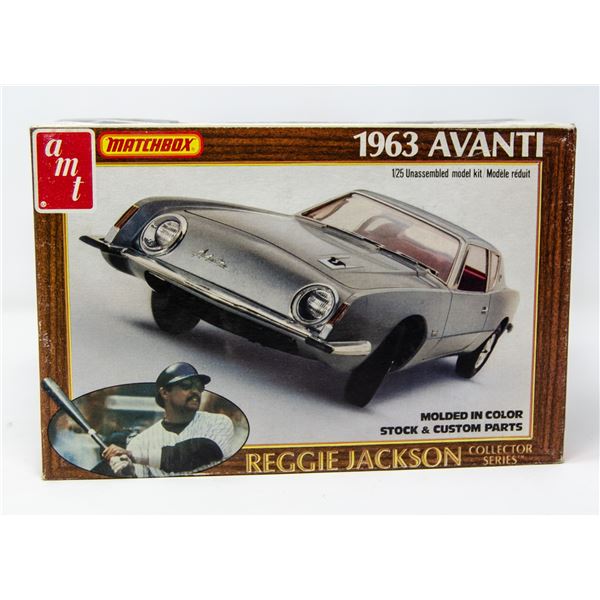 AMT MODEL KIT AVANTI REGGIE JACKSON