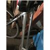 Image 2 : GREY GIANT LADIES BIKE