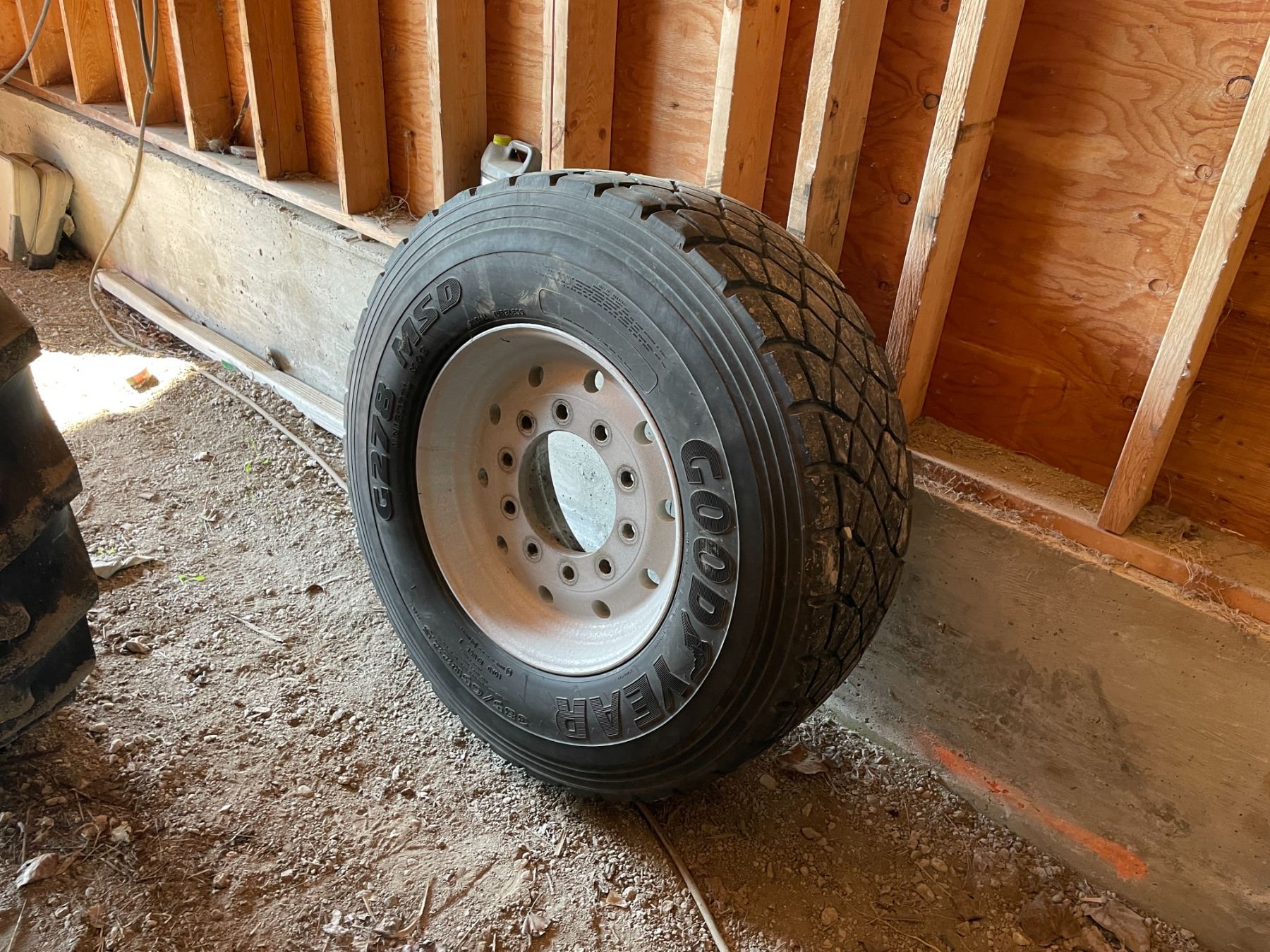 *PAIR OF GOODYEAR 6278-MSD 385/65R 22.5 158K UNISTEEL MUD & SNOW HEAVY ...