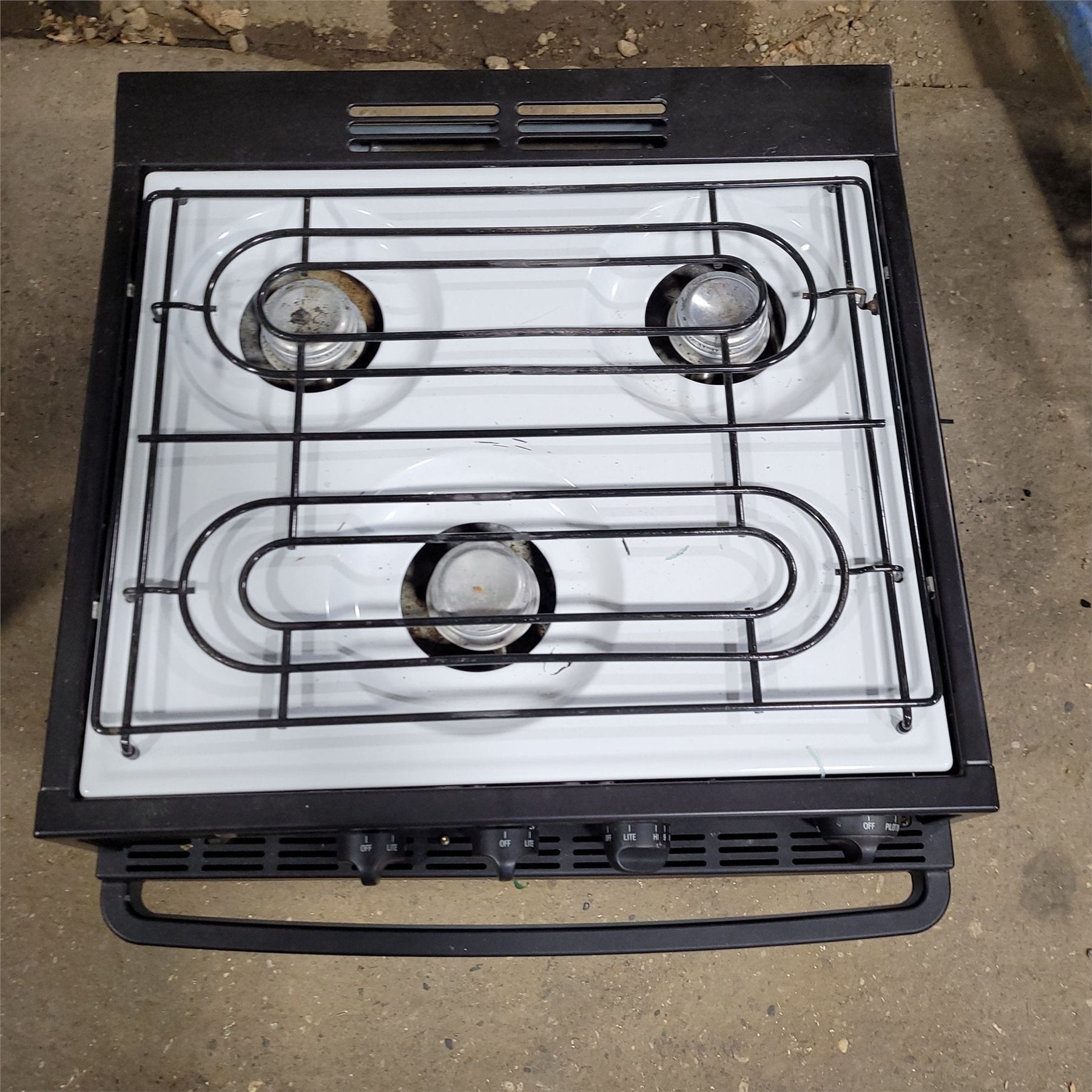 Used Atwood / Wedgewood range stove 3-burner R-W1730W1