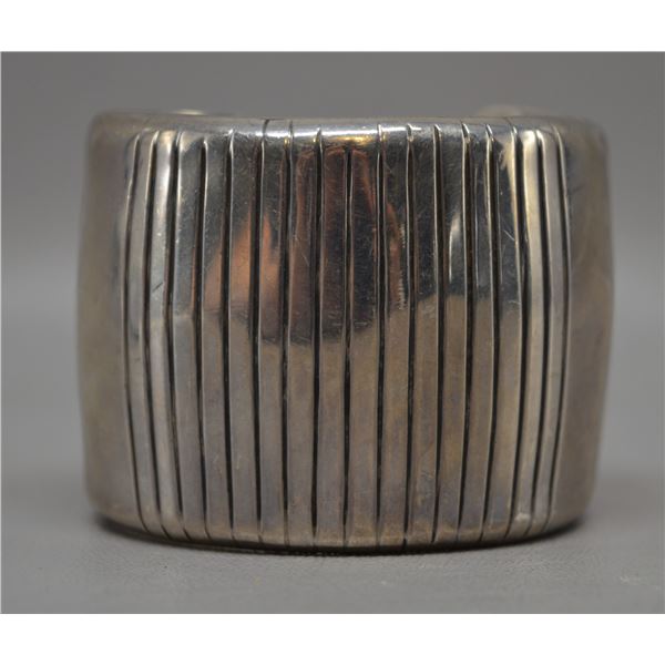 NATIVE AMERICAN NAVAJO SILVER CUFF