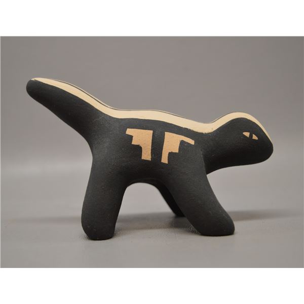 NATIVE AMERICAN JEMEZ POTTERY SKUNK BY M CHINANA