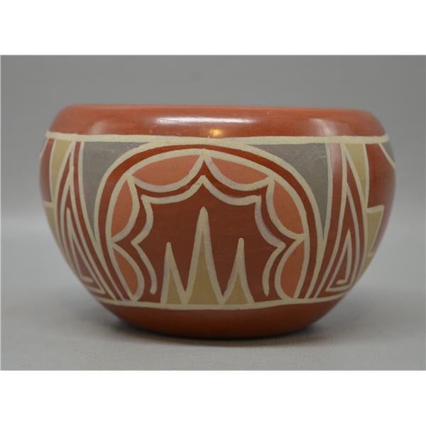 NATIVE AMERICAN SANTA CLARA POTTERY BOWL BY MINNIE