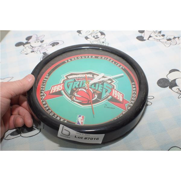 VANCOUVER GRIZZLIES CLOCK 1995 BASKETBALL