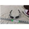 Image 4 : Converse Size 5.5 Shoes, Plus Oakley Sunglasses