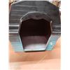 Image 2 : Plastic Dog House (29" x 37"), (30" x 37")