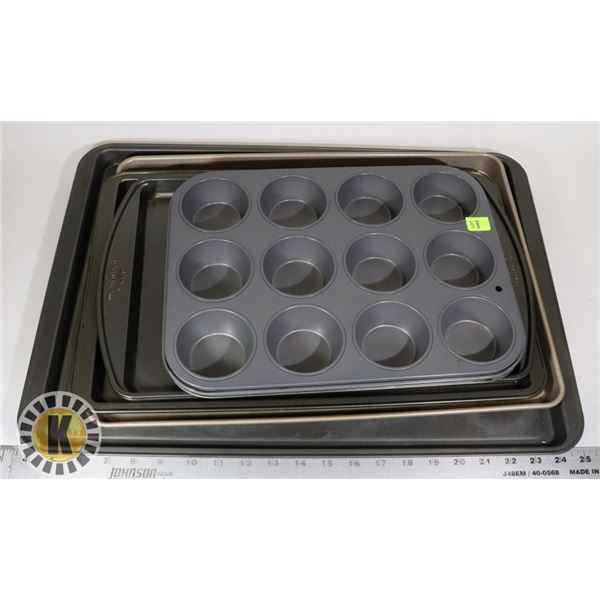 SET OF BAKING TRAYS AND MUFFIN TRAY