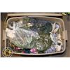 Image 1 : BOX OF DECORATIVE ARTIFICIAL FLOWERS