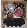 Image 1 : BOX OF ASSORTED COOKING ACCESSORIES
