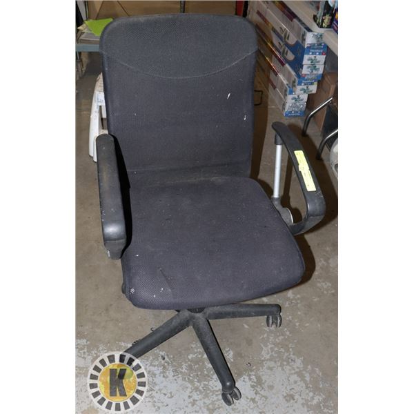 OFFICE CHAIR BLACK CUSHIONED