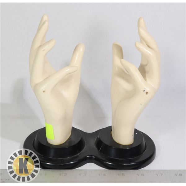 DOUBLE HAND SHAPE JEWELRY DISPLAY