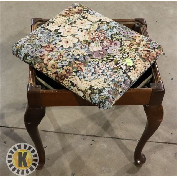 ESTATE SEWING BENCH WITH UNDER CUSHION STORAGE