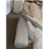 Image 1 : Area Rug