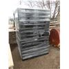 Image 1 : 30 Plastic Pallets