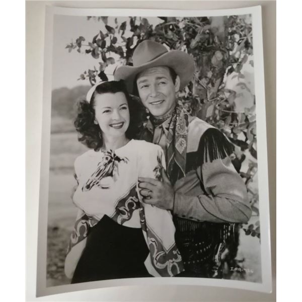 ROY ROGERS AND DALE EVANS VINTAGE PHOTO.