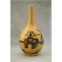 Yallow  and  black  glazed  porcelain  vase #1814654