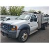 Image 1 : 2006 FORD F-450 XL, 2DR DUMP TRUCK, WHITE, VIN # 1FDXF46PX6ED08602