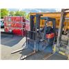 Image 2 : TOYOTA MODEL 02-6FGU30 PROPANE 5600LBS CAPACITY COUNTER BALANCE FORKLIFT