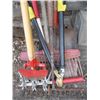 Image 2 : BUNDLE OF GARDEN TOOLS