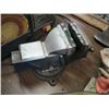 Image 1 : 4" SWIVEL BENCH VICE