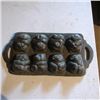 Image 2 : CAST IRON TEDDY BEAR MOLD