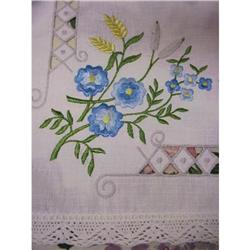 VINTAGE EMBROIDERY FLORAL RUNNER #1796321