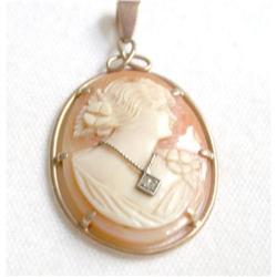 Lovely Cameo Drop - 10 K - Tiny Diamond #1819459