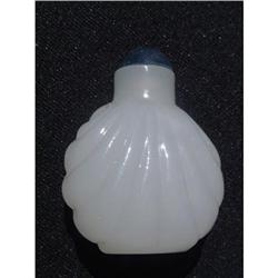 Opalescent white Peking glass snuff bottle with#1818236