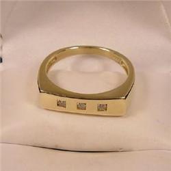 Modern Square Top Diamond Ring. #1830151